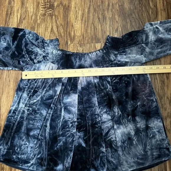 American Eagle Outfitters off the shoulder velvet top - Picture 5 of 6